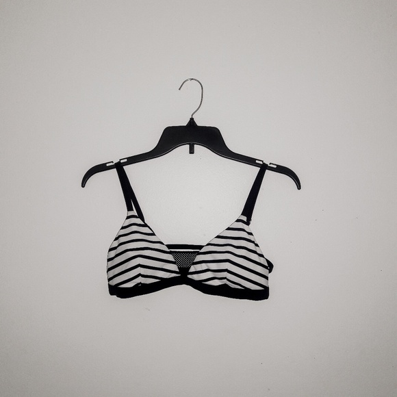 Bikini - Picture 1 of 2